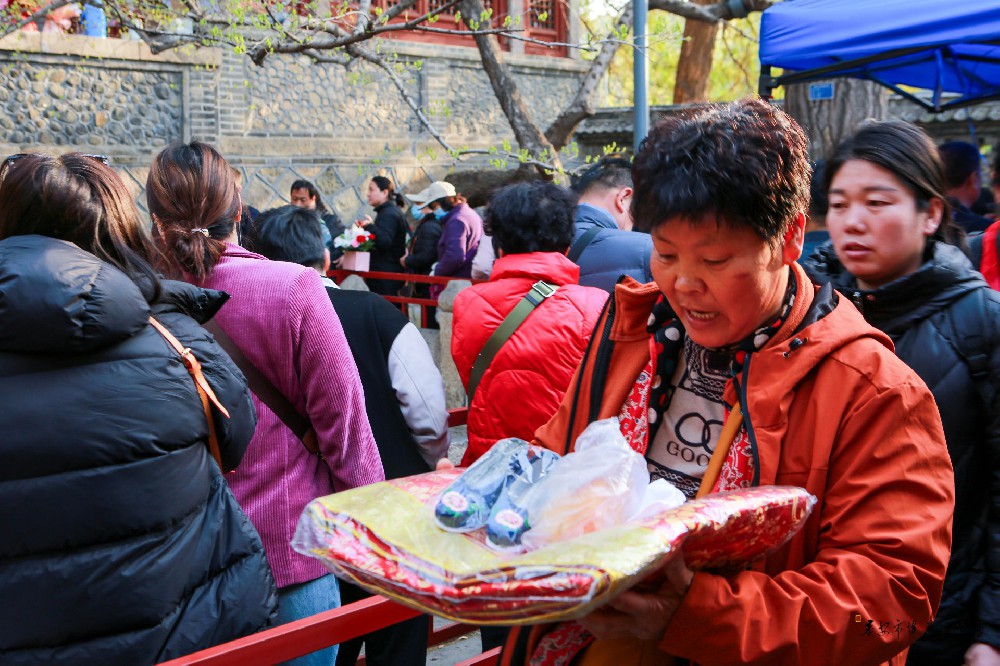泰山传统民俗：三月三西王母蟠桃盛会